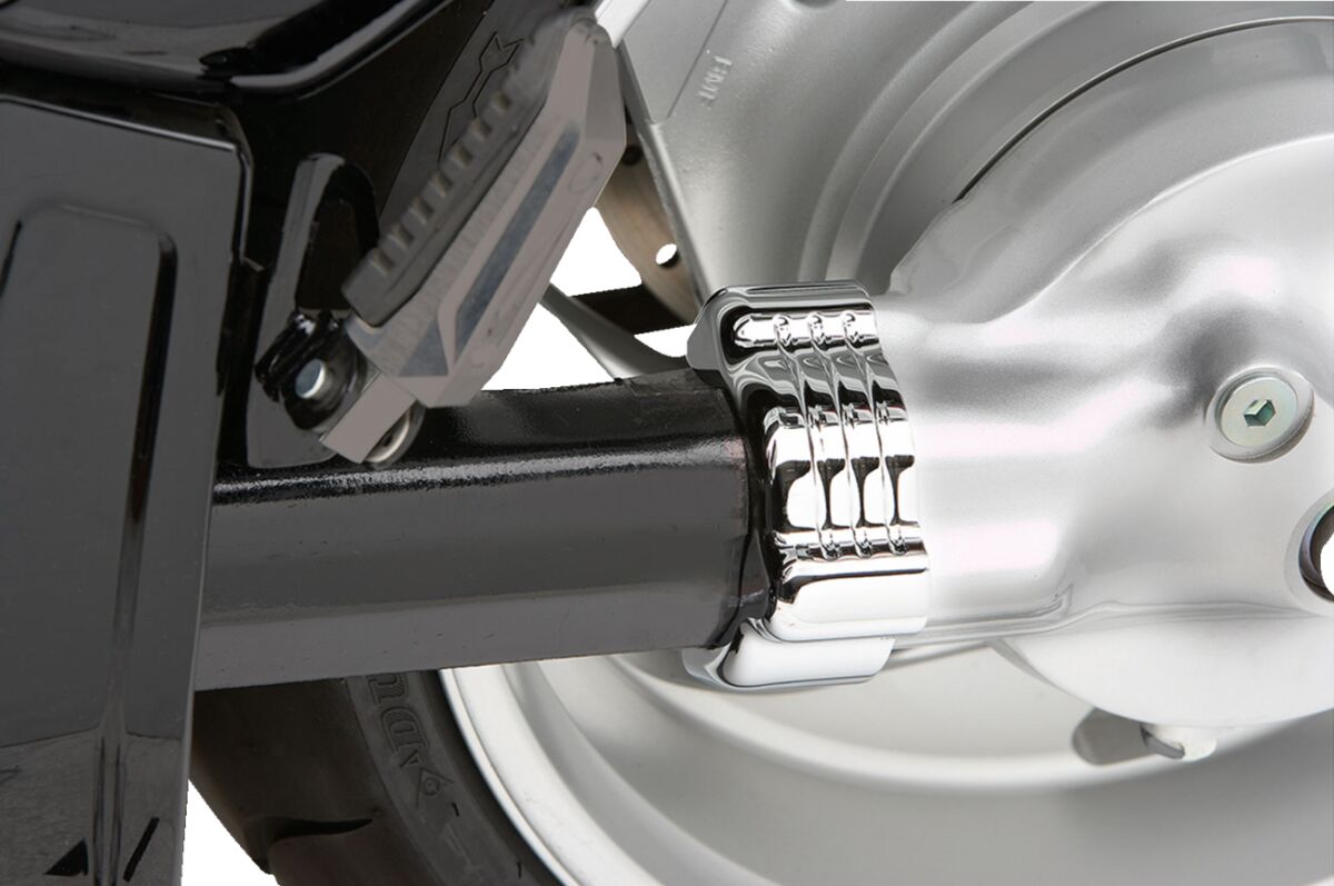 COBRA FLUTED DRIVE SHAFT BOLT COVER CHROME SUZUKI