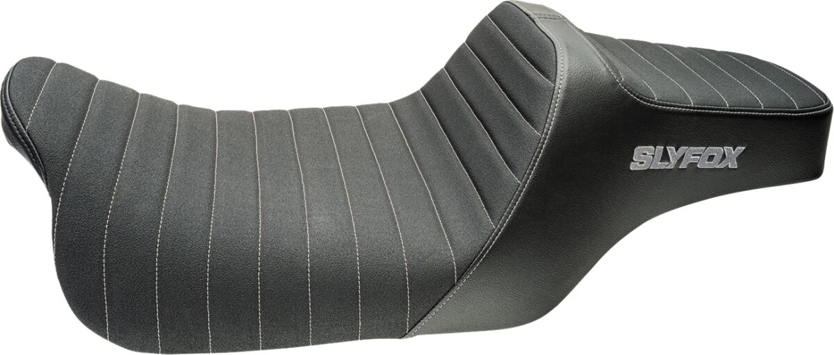 Highnoon Seat - Vinyl - Classic Stitch - Silver Logo - FLH/FLT '08-'24