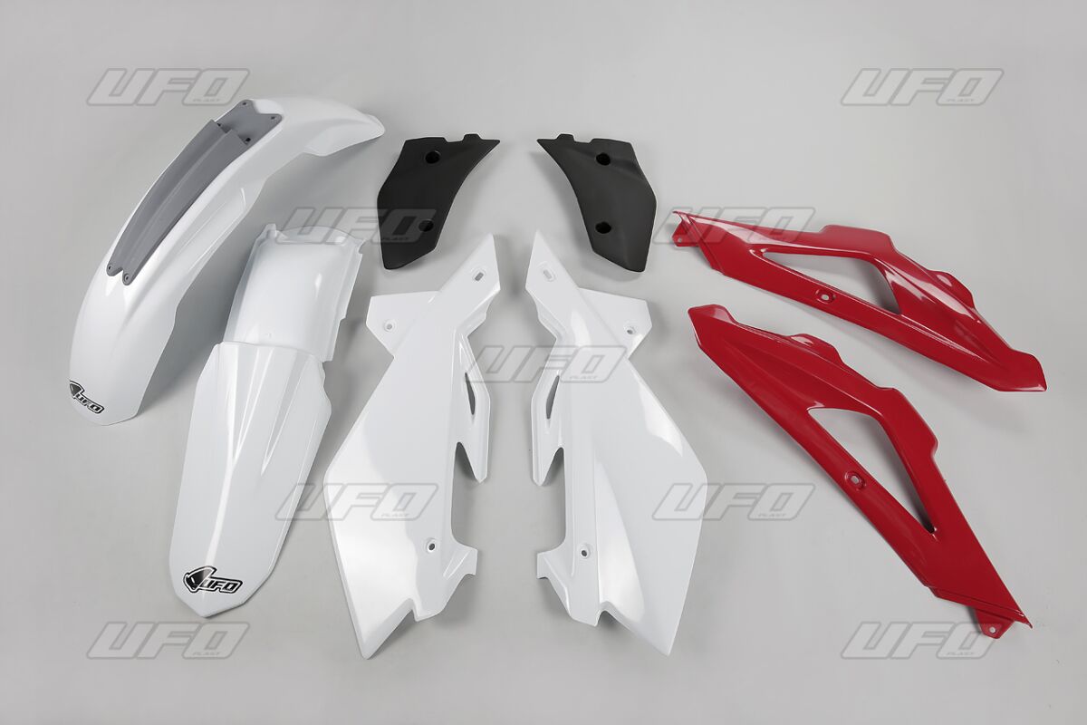 Täielik plastikukomplekt Husqvarna CR 125/250, OEM-värv