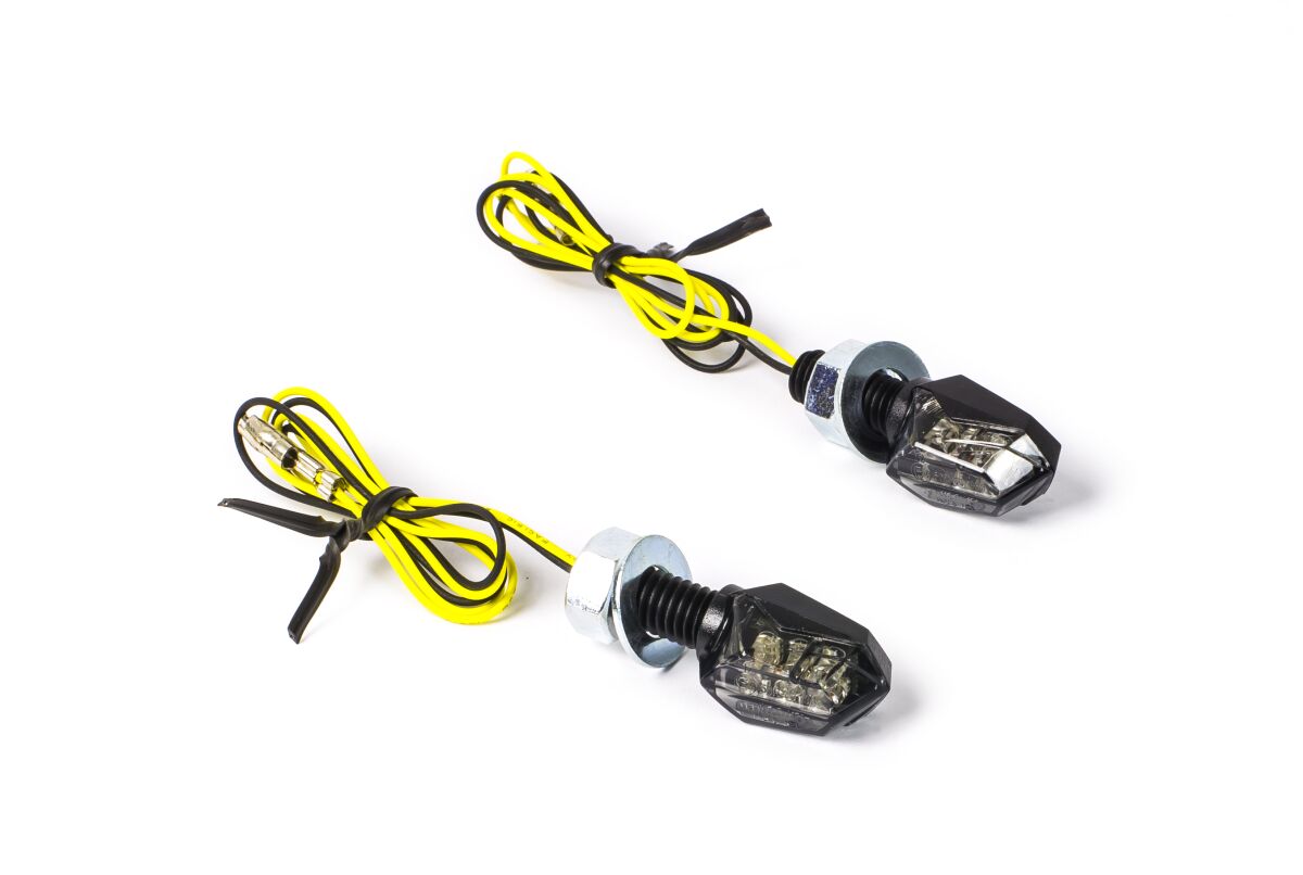 LED tumendatud suunatule klaas / ABS / must