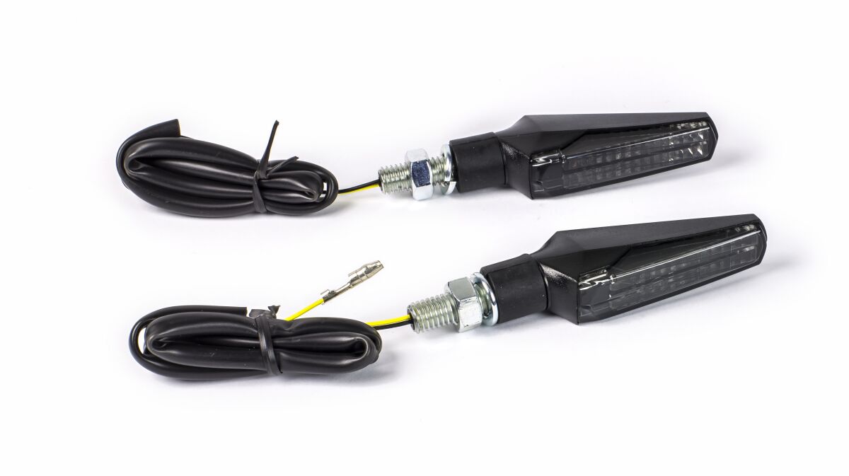 LED tumendatud suunatule klaas / ABS / must