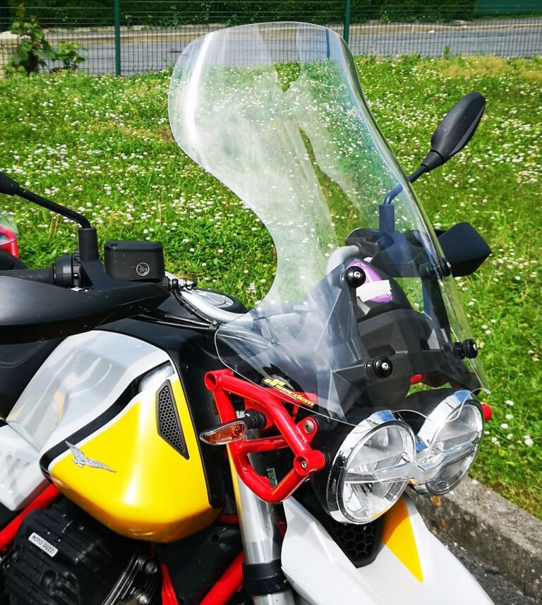 Tuuleklaas, Moto Guzzi V80TT, läbipaistev