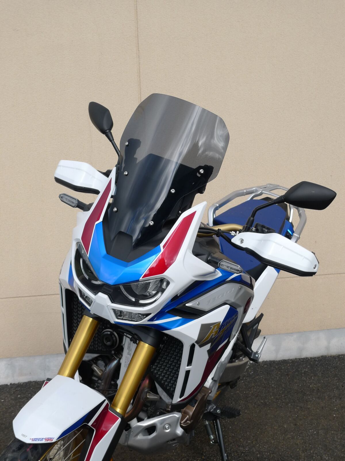 Tuuleklaas, Honda CRF1100L, standardne