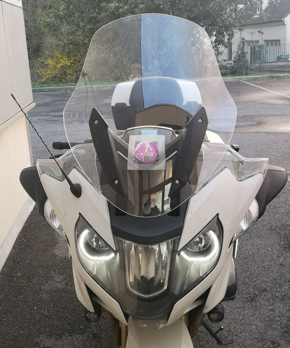 Tuuleklaas, BMW R1200 RT, tumendatud