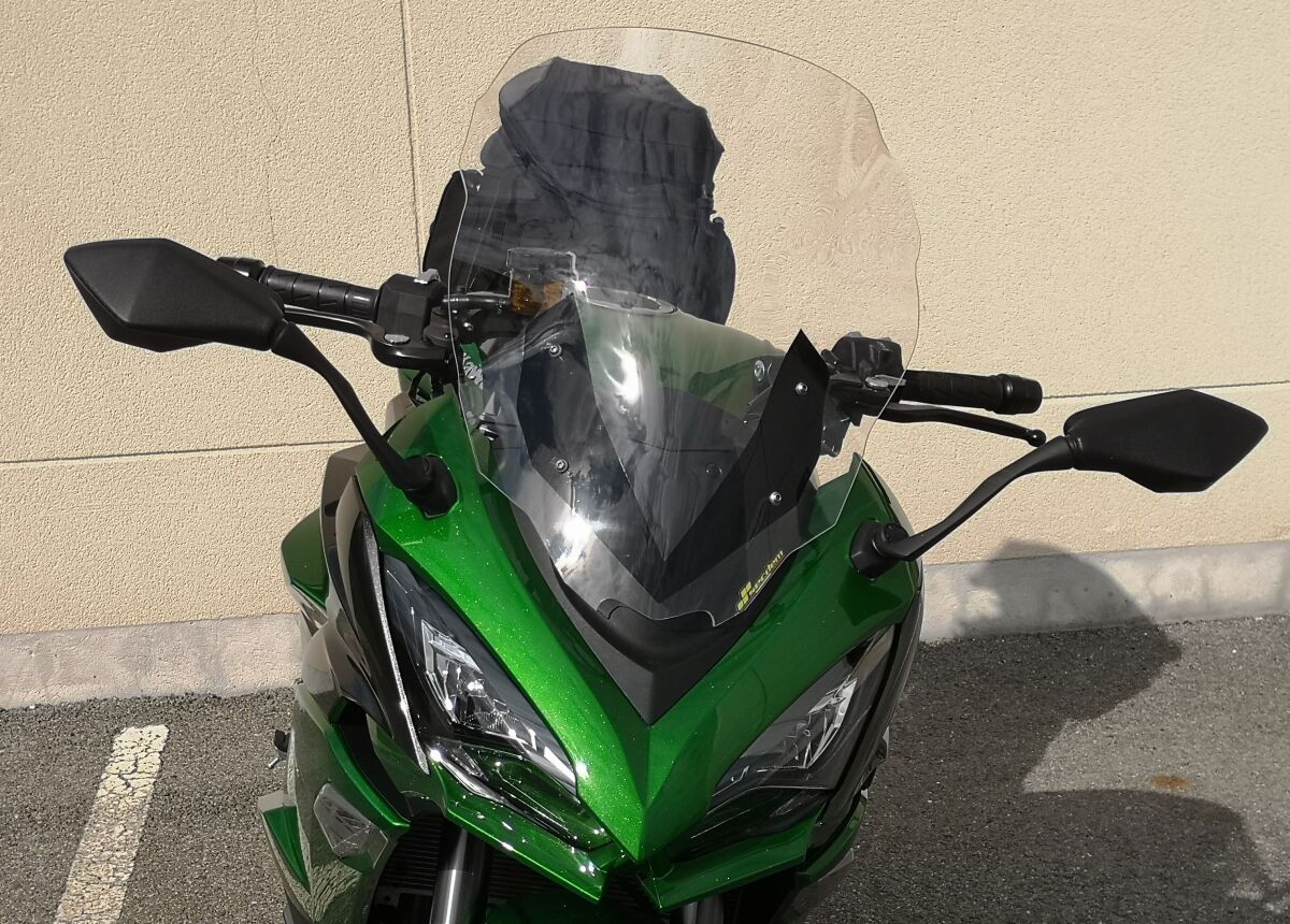 Tuuleklaas, Kawasaki Z1000 SX, tumendatud