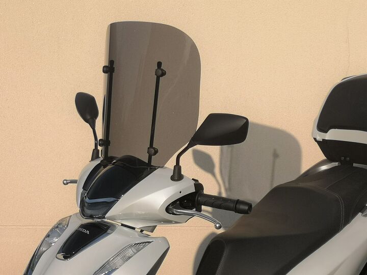 Tuuleklaas HP Honda SH125, tumendatud
