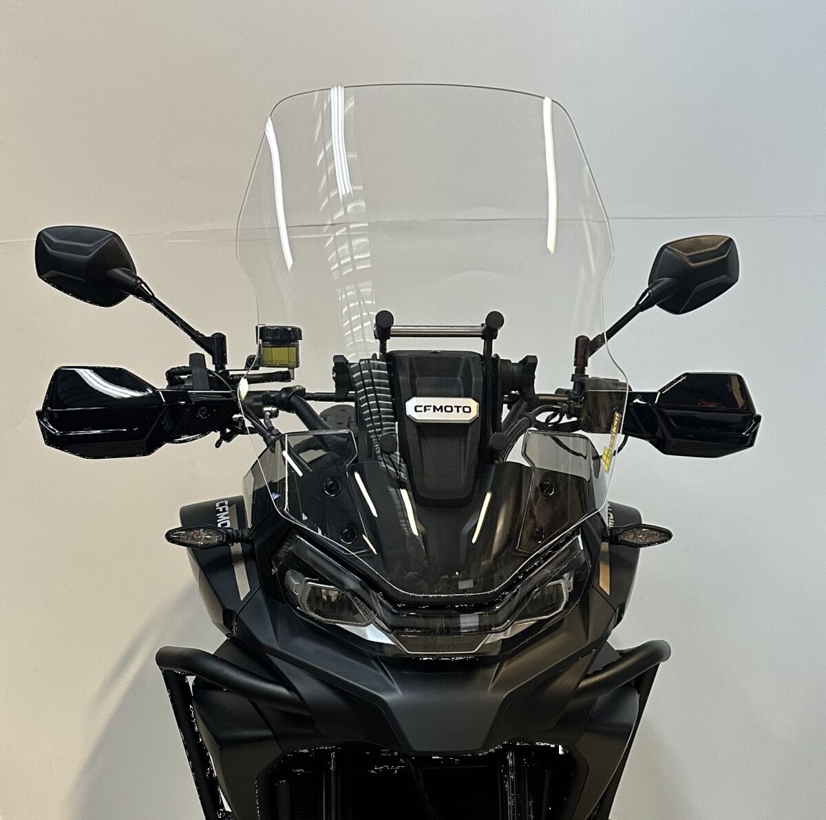 Tuuleklaas HP, CF Moto 700MT, läbipaistev