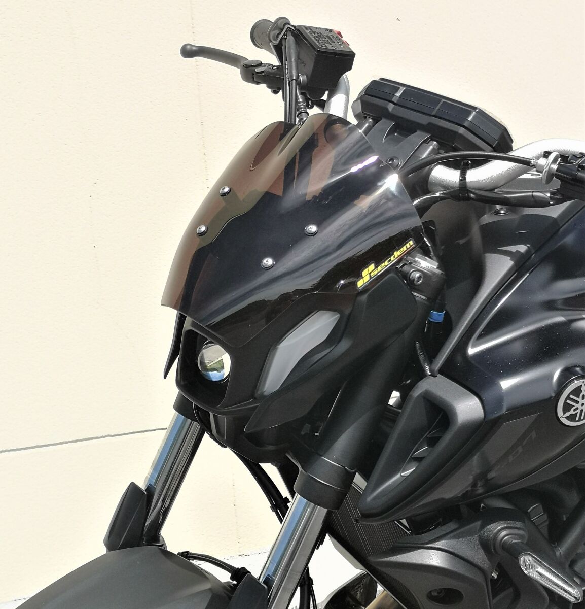 Tuuleklaas SV, Yamaha MT07, tumendatud