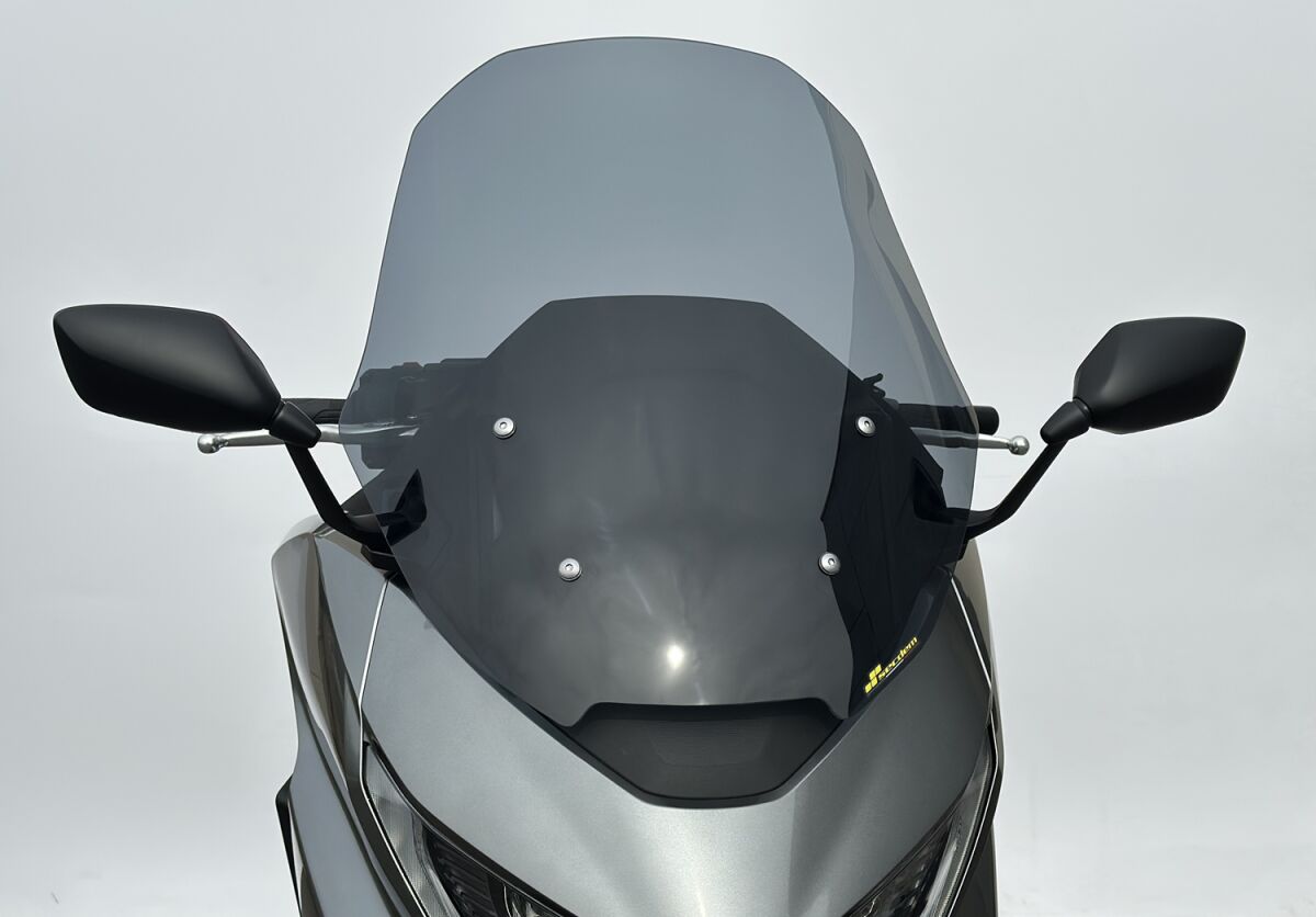 Tuuleklaas ST, Honda Forza750, tumendatud