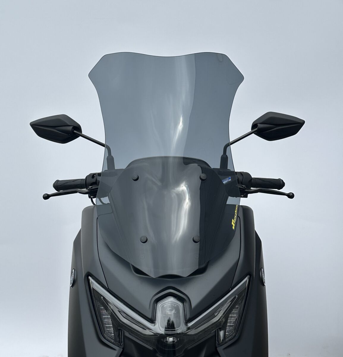 Tuuleklaas HP, Yamaha NMAX125, tumendatud