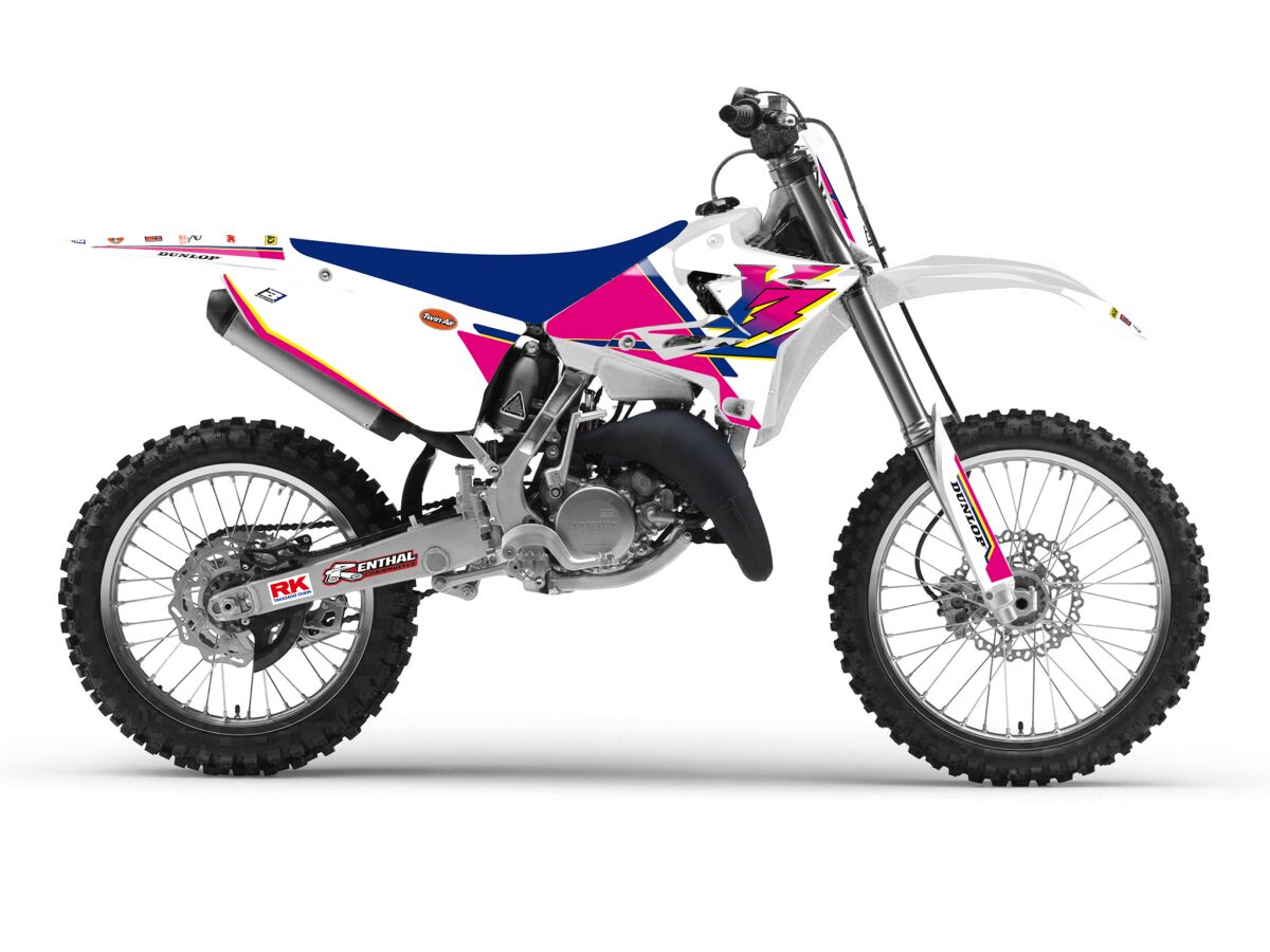 Kleebised koos istmekattega, Retro YZ